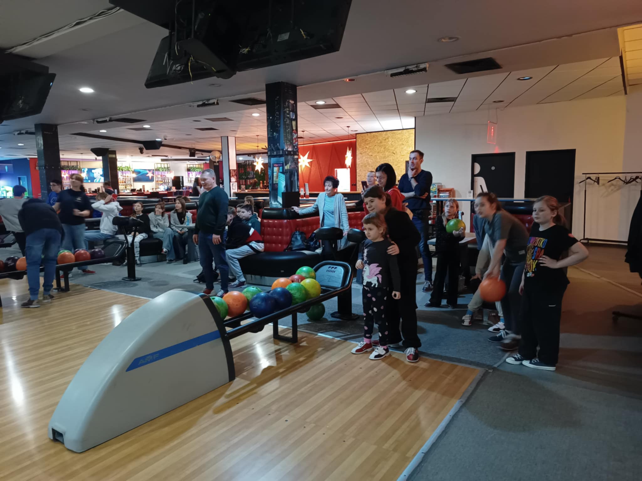 Zdjęcie z wydarzenia Ferie z bowlingiem - Wyjazd do Poznania - 25.01.2025