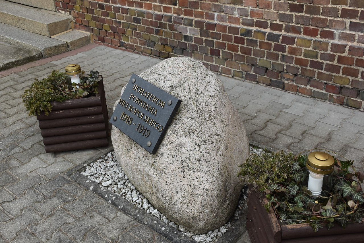 Zdjęcie z wydarzenia Uroczyste odsłonięcie tablicy poświęconej Powstańcom Wielkopolski Oddziału Łomnickiego - 10.02.2025