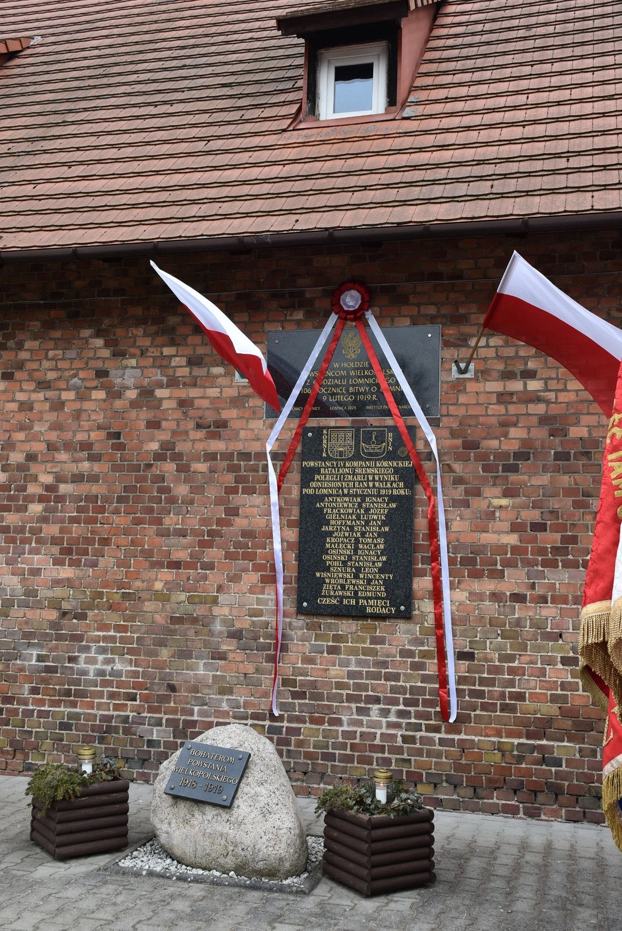 Zdjęcie z wydarzenia Uroczyste odsłonięcie tablicy poświęconej Powstańcom Wielkopolski Oddziału Łomnickiego - 10.02.2025