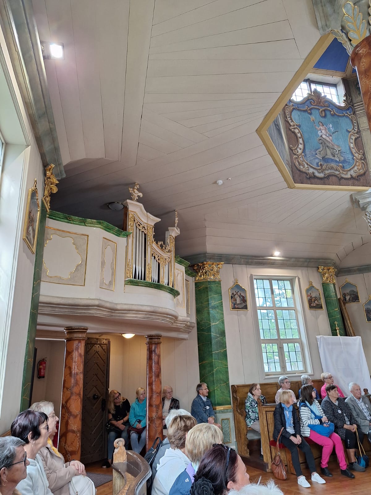 Zdjęcie z wydarzenia XVIII Rajd seniorów szlakiem drewnianej architektury sakralnej